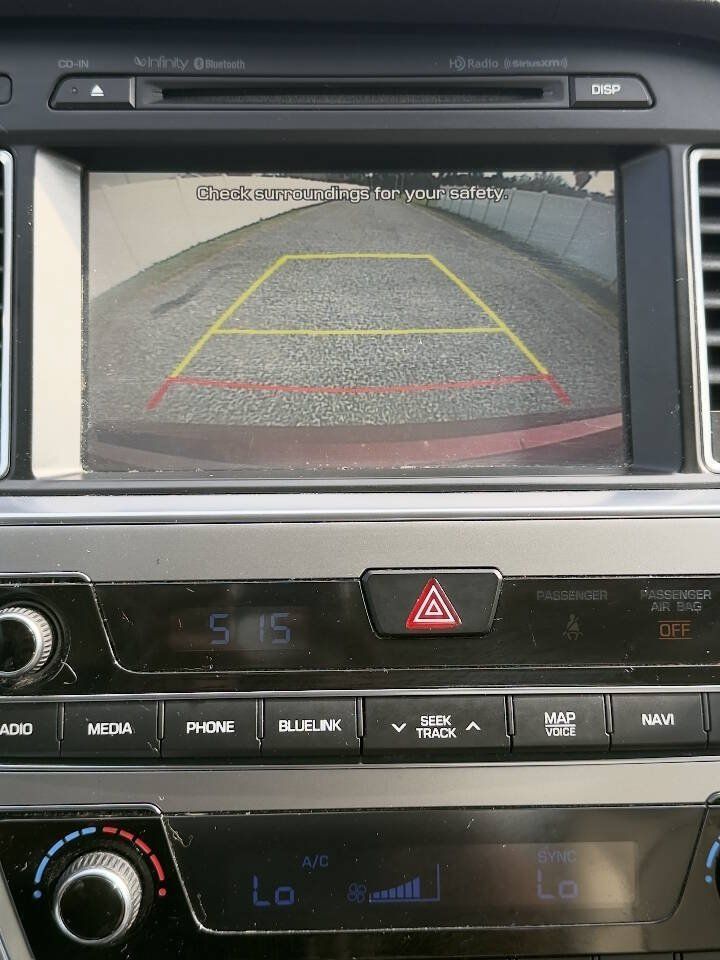 Used 2015 Hyundai Sonata Limited w/ Option Group 06 FWD image 18