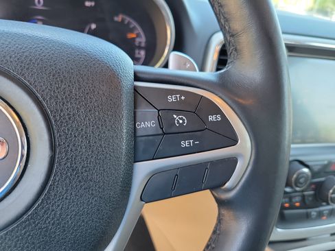 Used 2015 Jeep Grand Cherokee Limited w/ Trailer Tow Group IV image 17