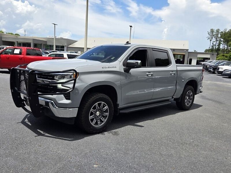 Used 2024 Chevrolet Silverado 1500 LT AWD/4WD image 3