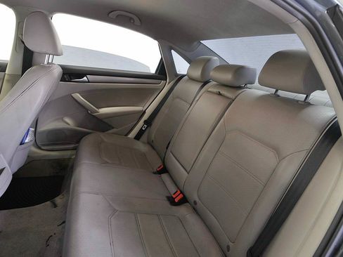 Used 2015 Volkswagen Passat 1.8T Limited Edition FWD image 10