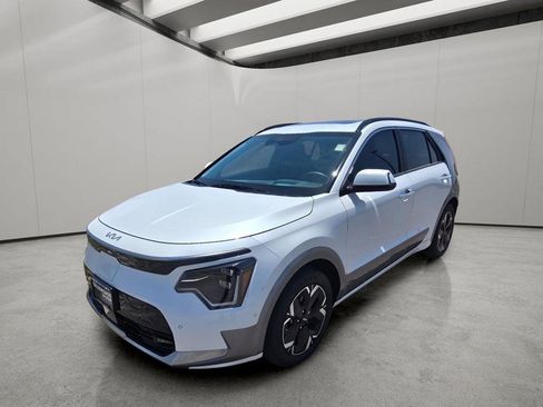 Used 2023 Kia Niro Wave FWD image 1