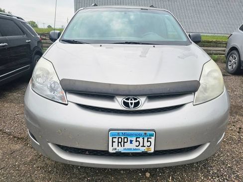 Used 2008 Toyota Sienna LE w/ Towing Prep Pkg FWD image 2