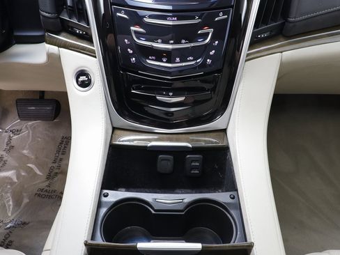 Used 2020 Cadillac Escalade Premium Luxury image 13