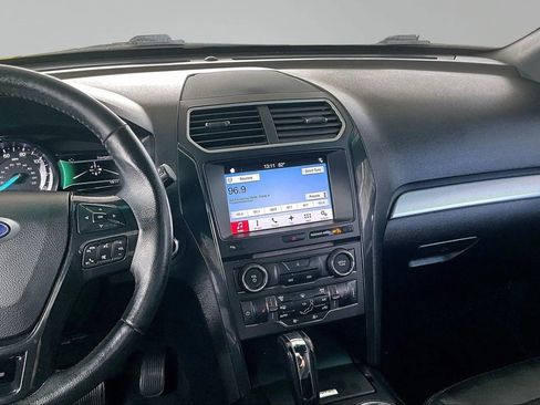 Used 2017 Ford Explorer XLT w/ Equipment Group 202A image 9