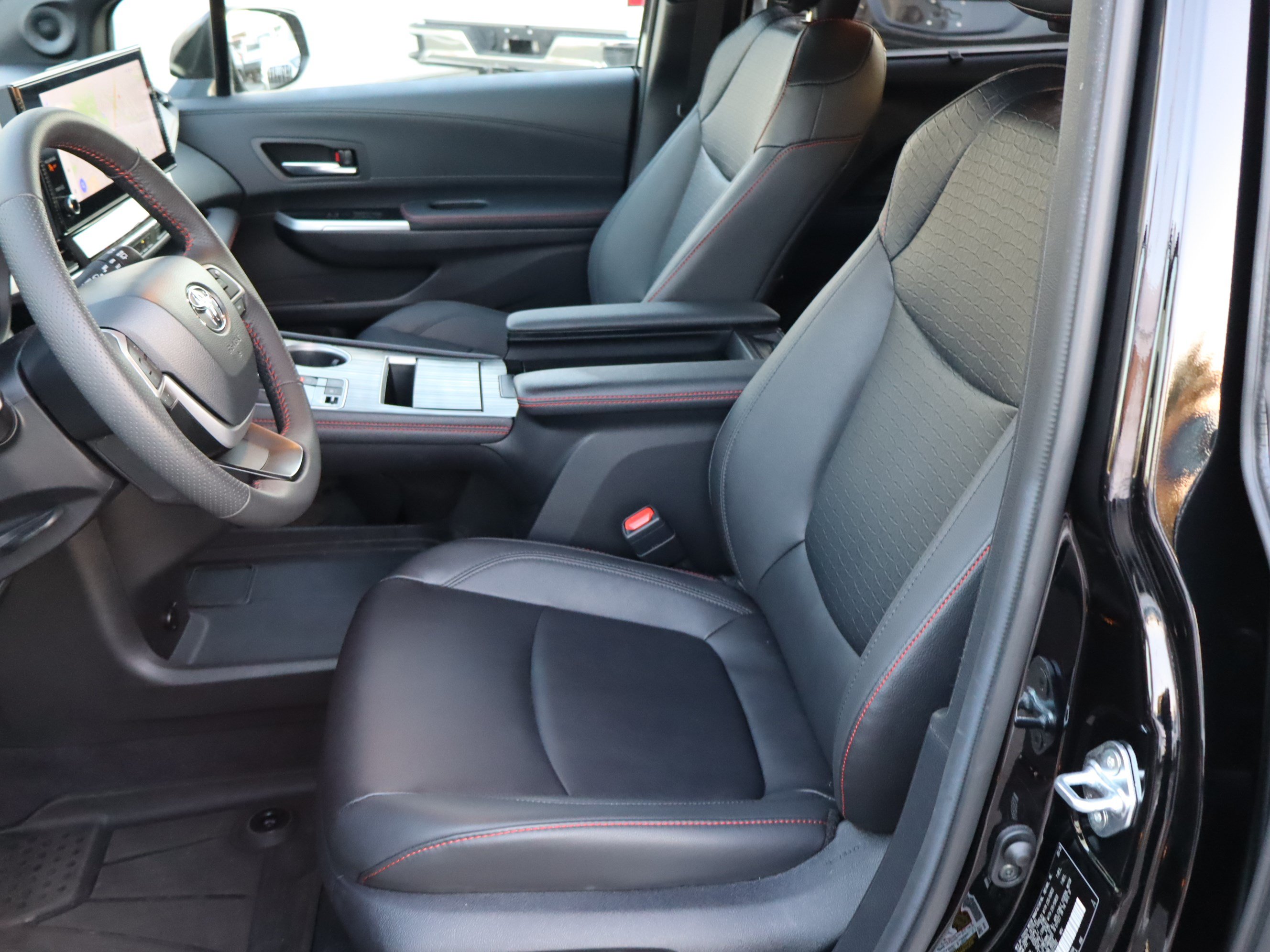 Used 2026 Toyota Sienna XSE FWD image 16