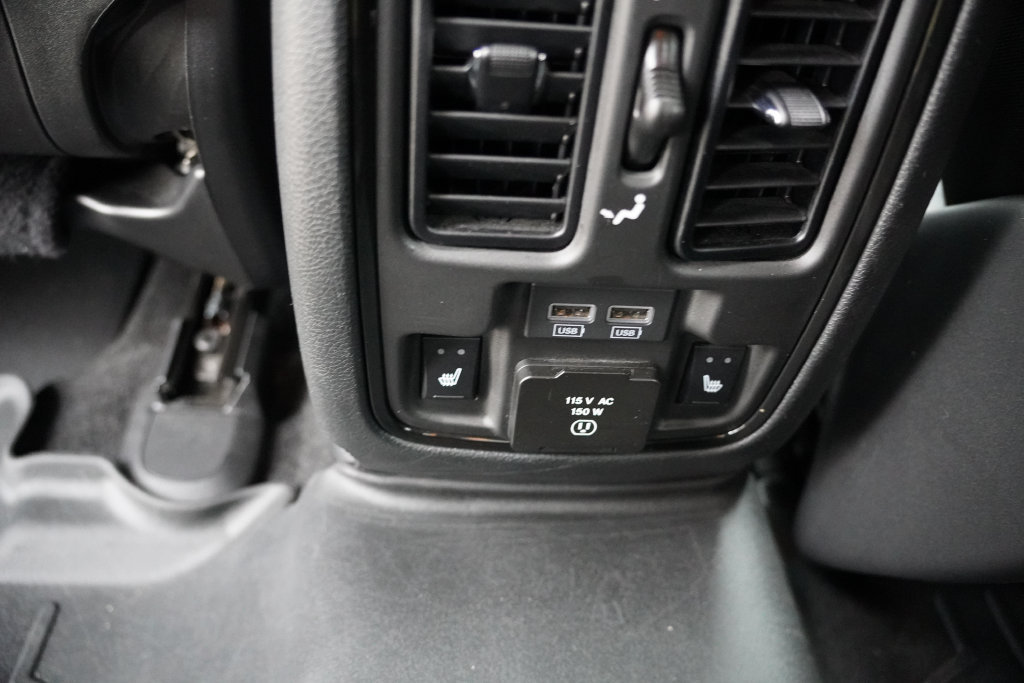 Used 2022 Dodge Durango R/T w/ Tow 'N Go Package AWD/4WD image 4