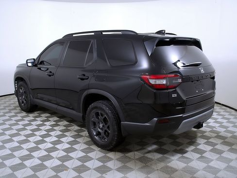 Used 2025 Honda Pilot TrailSport image 9