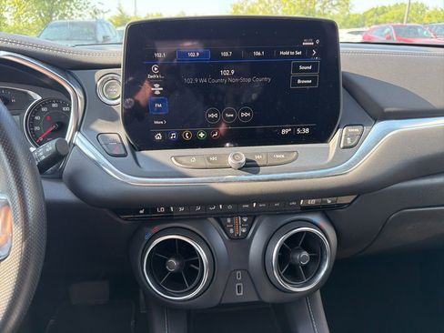 Used 2025 Chevrolet Blazer LT FWD image 11