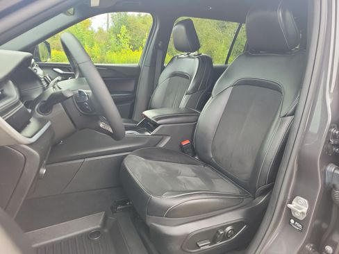 Used 2024 Jeep Grand Cherokee L Laredo RWD image 14