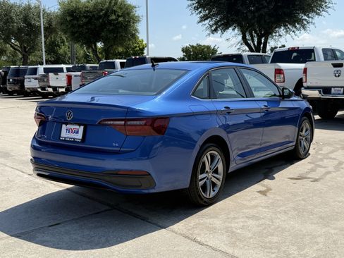 Used 2024 Volkswagen Jetta SE FWD image 5