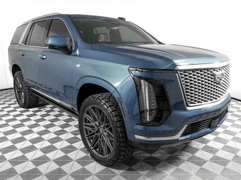 Used 2026 Cadillac Escalade Luxury w/ LPO, Radiant Package image 4