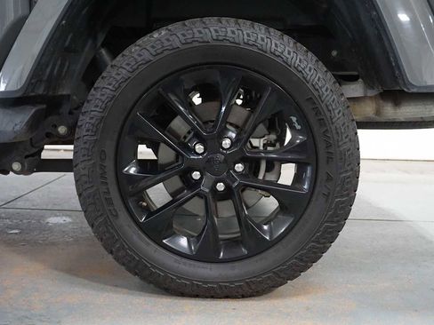 Used 2023 Jeep Gladiator Overland image 8