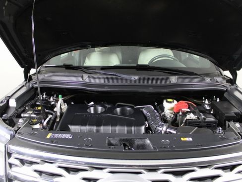 Used 2018 Ford Explorer Limited w/ Equipment Group 301A image 7