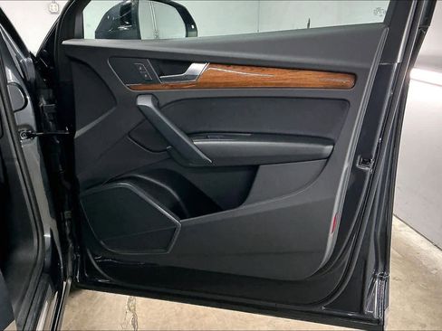 Used 2023 Audi Q5 Premium w/ Convenience Package image 26