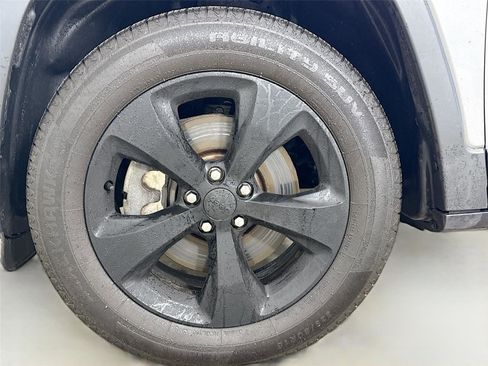 Used 2020 Jeep Cherokee Altitude image 31