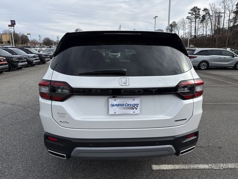 New 2025 Honda Pilot Touring image 8