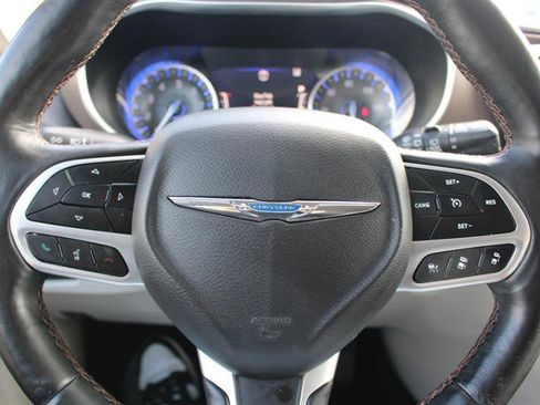 Used 2018 Chrysler Pacifica Touring-L Plus w/ Advanced Safetytec Group image 16