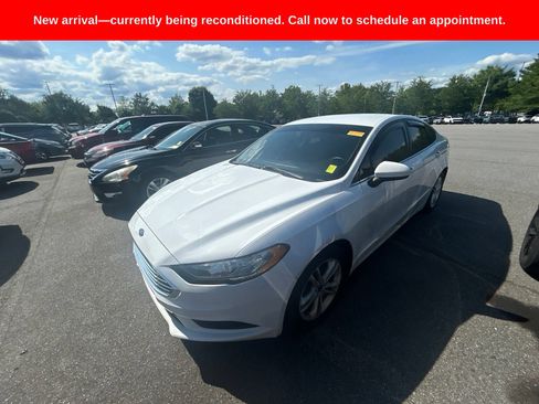 Used 2018 Ford Fusion SE w/ Fusion SE Technology Package FWD image 15