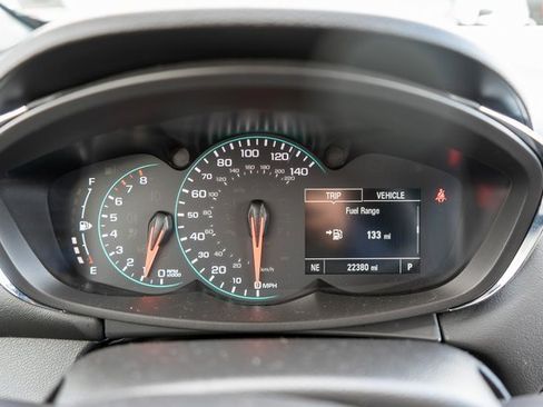 Used 2022 Chevrolet Trax LT w/ LT Convenience Package image 22