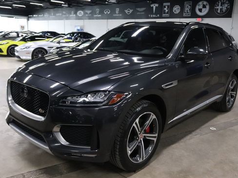 Used 2017 Jaguar F-PACE S image 1