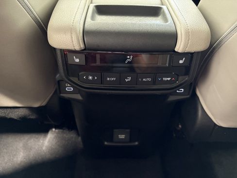 Used 2024 Toyota Grand Highlander AWD Hybrid image 11