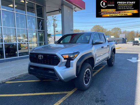 Used 2024 Toyota Tacoma TRD Off-Road image 4
