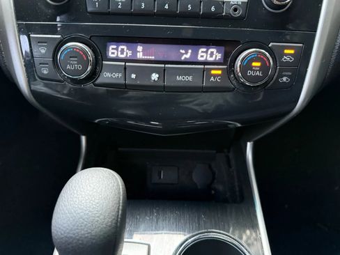 Used 2013 Nissan Altima 3.5 SV image 20