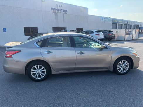 Used 2014 Nissan Altima 2.5 S w/ Sport Value Package FWD image 11