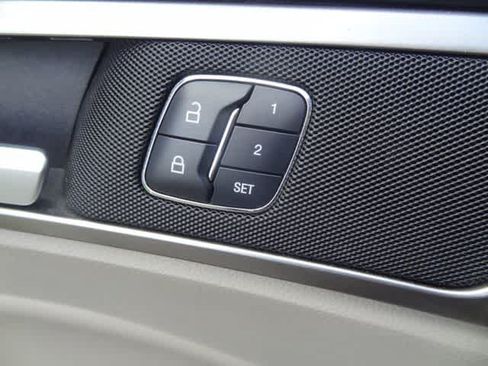 Used 2018 Ford Fusion SE w/ Fusion SE Technology Package FWD image 15