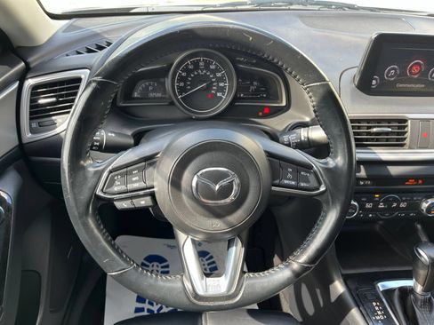 Used 2018 MAZDA MAZDA3 Touring FWD image 17