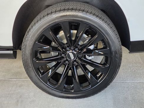 Used 2026 Cadillac Escalade ESV Platinum Sport w/ LPO, ONYX Package AWD/4WD image 5