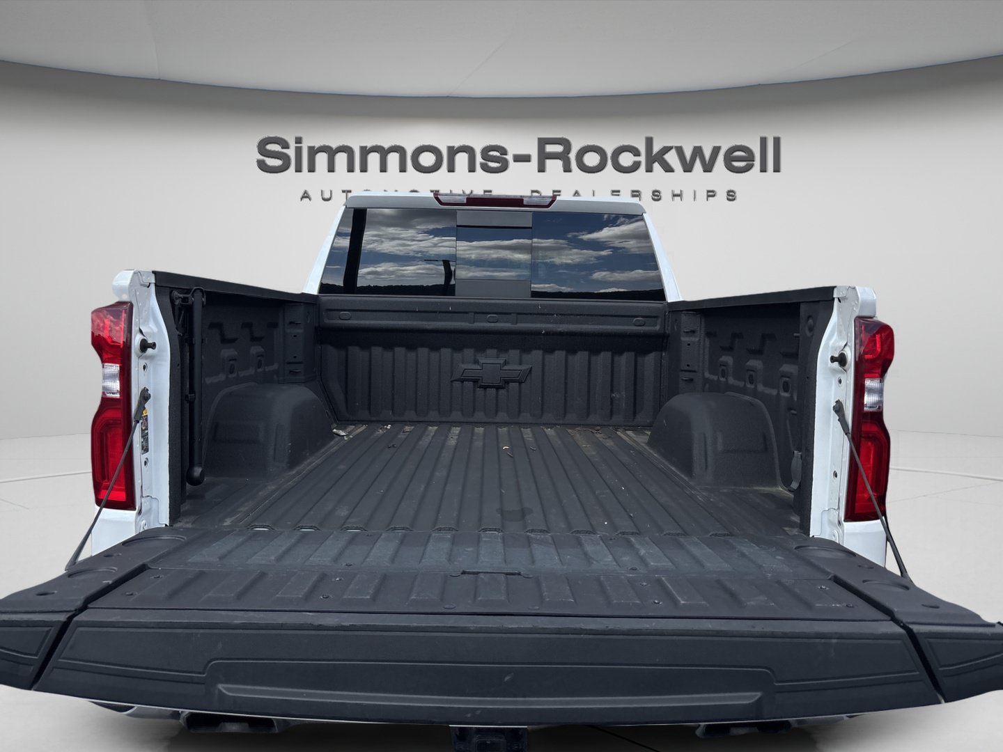 Used 2024 Chevrolet Silverado 1500 LTZ w/ LTZ Premium Package AWD/4WD image 9