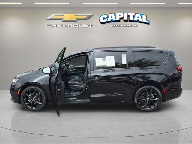 Used 2026 Chrysler Pacifica Limited w/ S Appearance Package FWD image 9