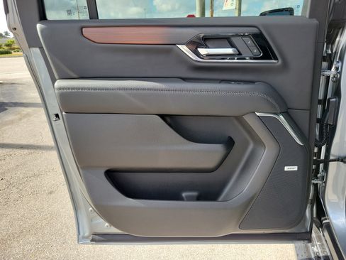 Used 2025 GMC Yukon XL Denali image 27