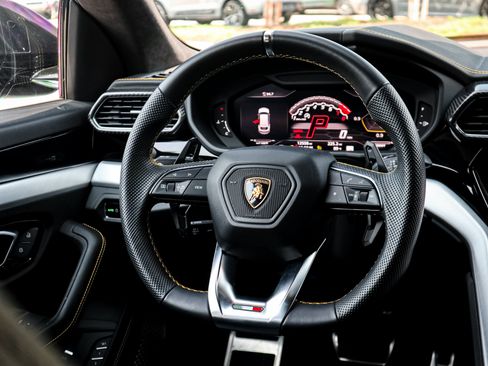 Used 2021 Lamborghini Urus AWD/4WD image 6