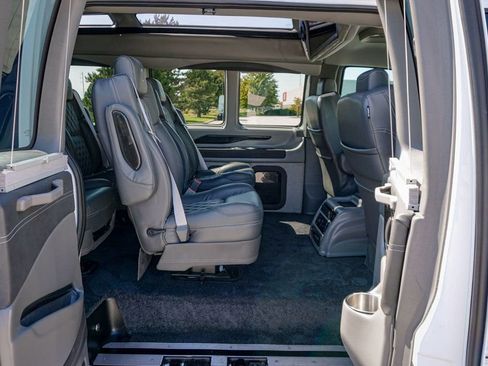 Used 2023 GMC Savana 2500 Extended image 34