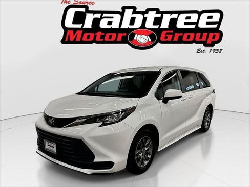 Certified 2023 Toyota Sienna LE FWD image 1
