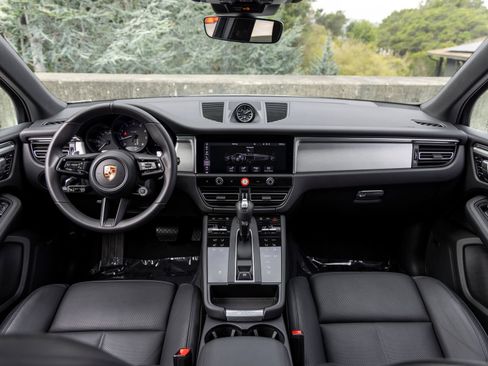 Certified 2026 Porsche Macan AWD/4WD image 34