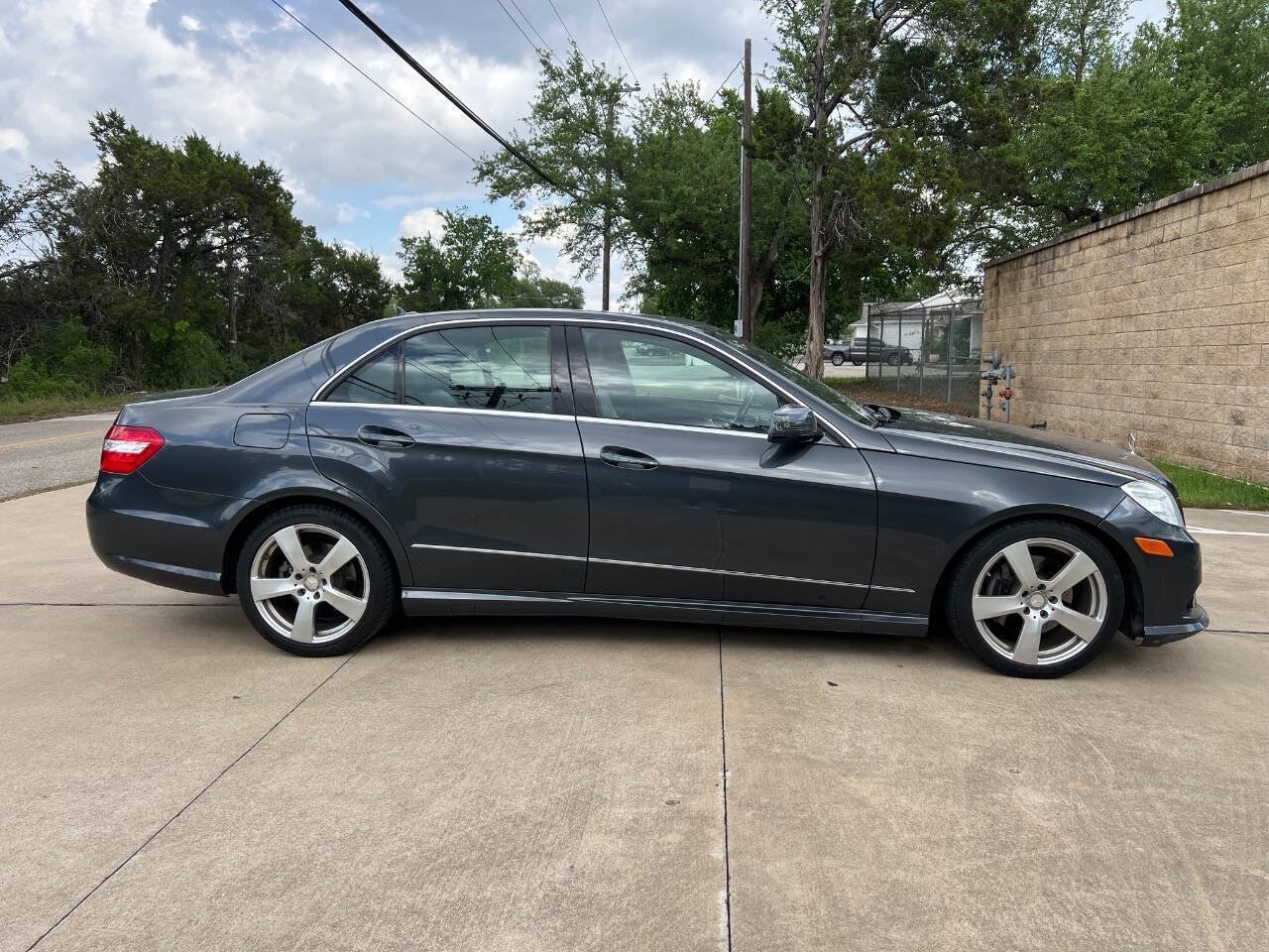 Used 2010 Mercedes-Benz E 350 Sedan image 17