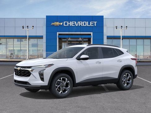 New 2026 Chevrolet Trax LT image 2
