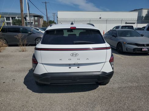 Used 2025 Hyundai Kona SEL FWD image 5