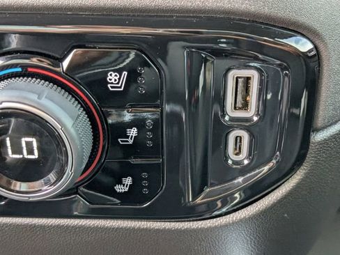 Used 2025 Chevrolet Silverado 1500 LTZ image 21