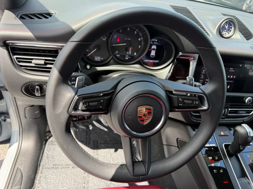 Used 2026 Porsche Macan AWD/4WD image 11