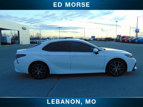 Used 2021 Toyota Camry SE image 5
