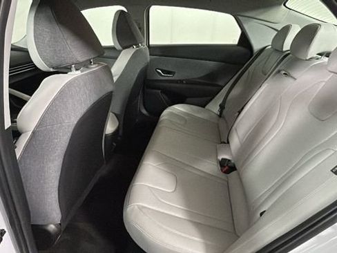 Used 2025 Hyundai Elantra Limited FWD image 27