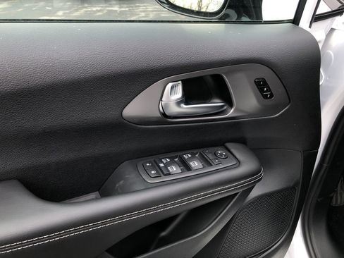 New 2026 Chrysler Pacifica Select image 22