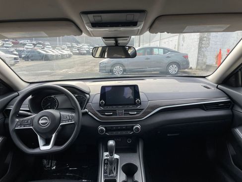 Used 2025 Nissan Altima 2.5 SV image 32