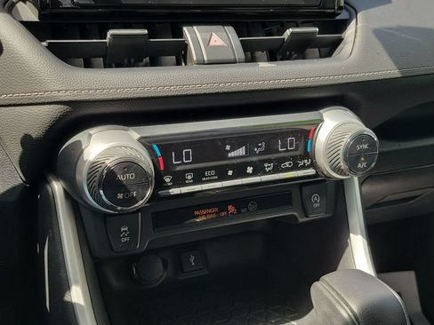 Used 2021 Toyota RAV4 XLE AWD/4WD image 26