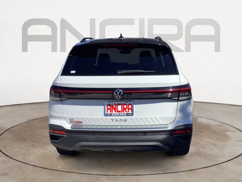 New 2026 Volkswagen Taos SE FWD image 7