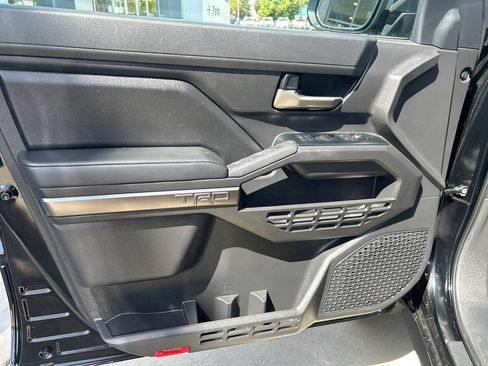 Used 2025 Toyota Tacoma TRD Off-Road AWD/4WD image 11